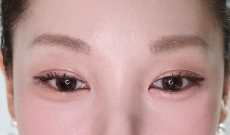 POV: you found out black mascara is why you look harsh & tired… brown film mascara changed my whole face 🤎 Clinique Dark Chocolate vs Dejavu S14
